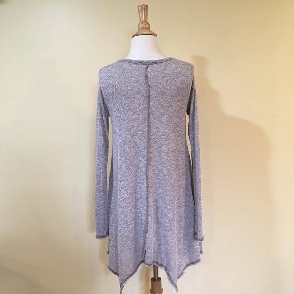 Sharkbite Hem Raw Seam Long Sleeve Marled Knit Top - Picture 5 of 5